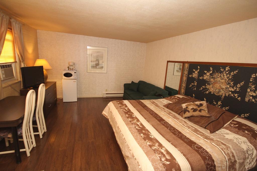 Motel Grande Ile Салаберрі-де-Валліфілд Екстер'єр фото