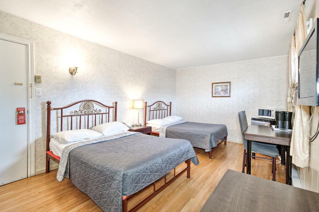 Motel Grande Ile Салаберрі-де-Валліфілд Екстер'єр фото